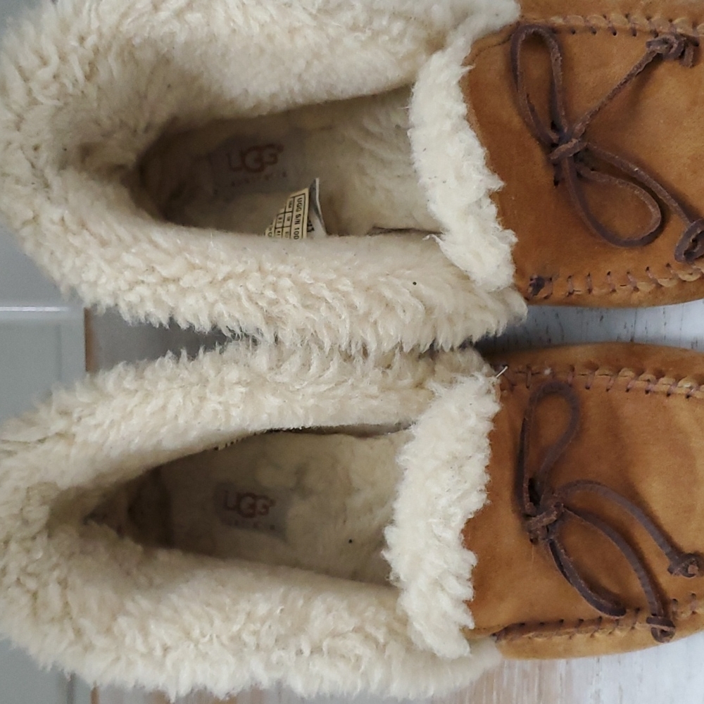 UGG moccasins - Picture 3 of 7